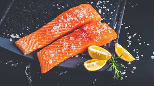 Pavés de saumon crus au sel et au citron